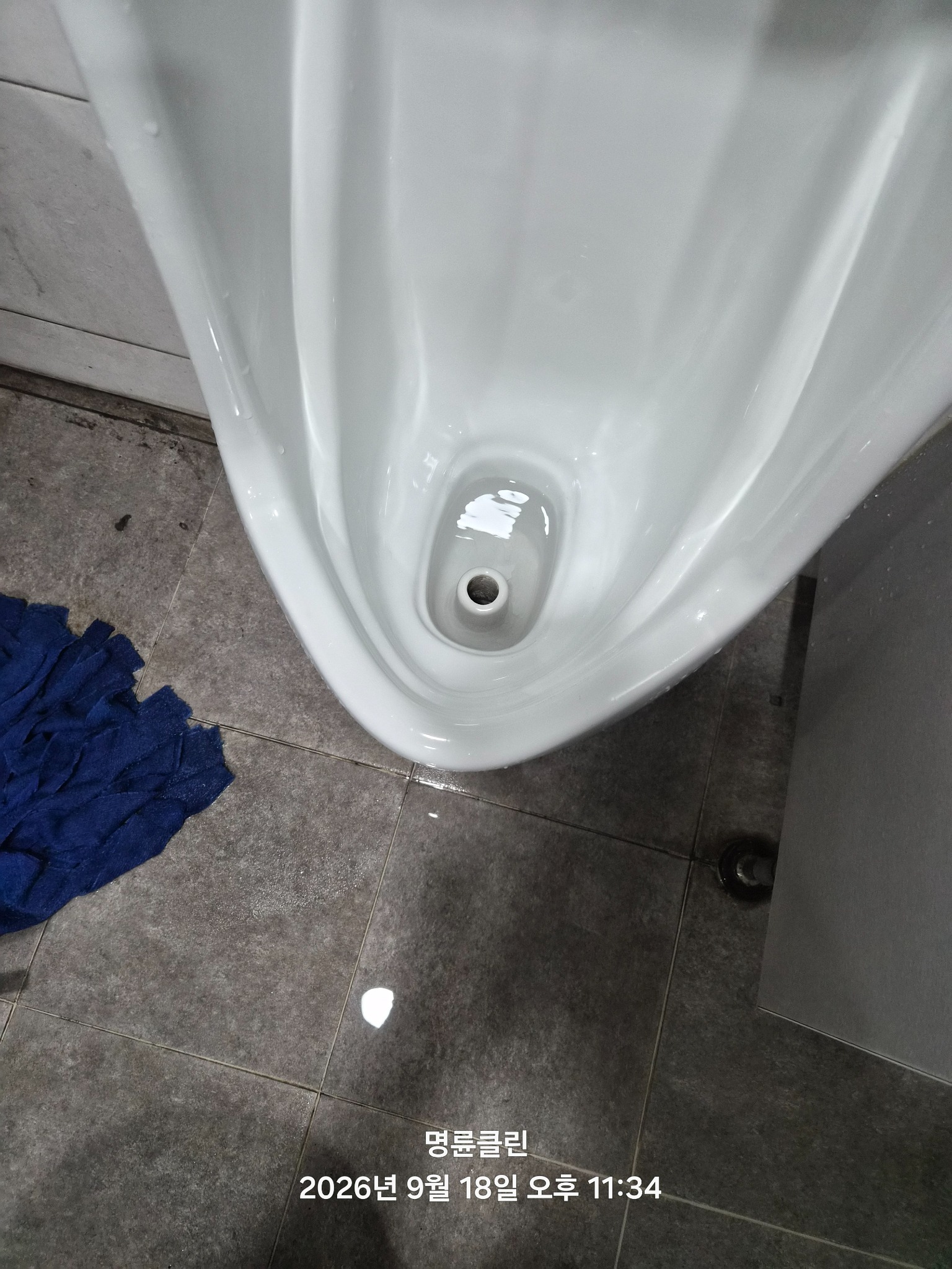 부산 영도구 청학2동 공장사무실정기청소 명륜클린 현장 사진 1